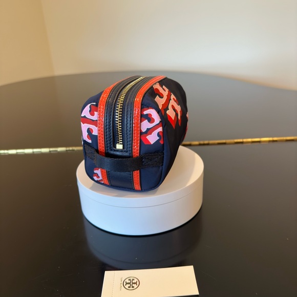 NWT Authentic Rare Luxury Travel Tory Burch Flying Logo Cosmetic Case/Bag - Picture 12 of 17